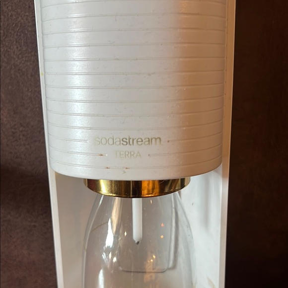 Sleek White and Gold Soda Maker - Picture 2 of 6